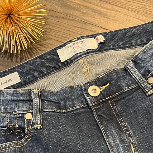 Torrid Jeans Women’s Boyfriend Straight Mid-Rise Dark Wash 10R - Picture 5 of 10